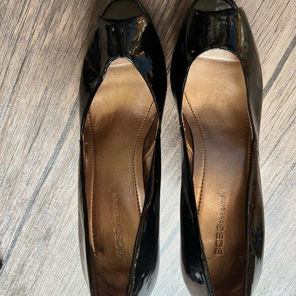 BCBGeneration PL-Rafaela black patent peep toe wedges, size 8 1/2 - Picture 2 of 3